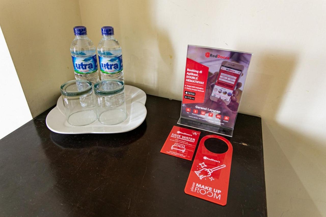 Reddoorz Plus Near Alun Alun Karanganyar Surakarta  Екстер'єр фото