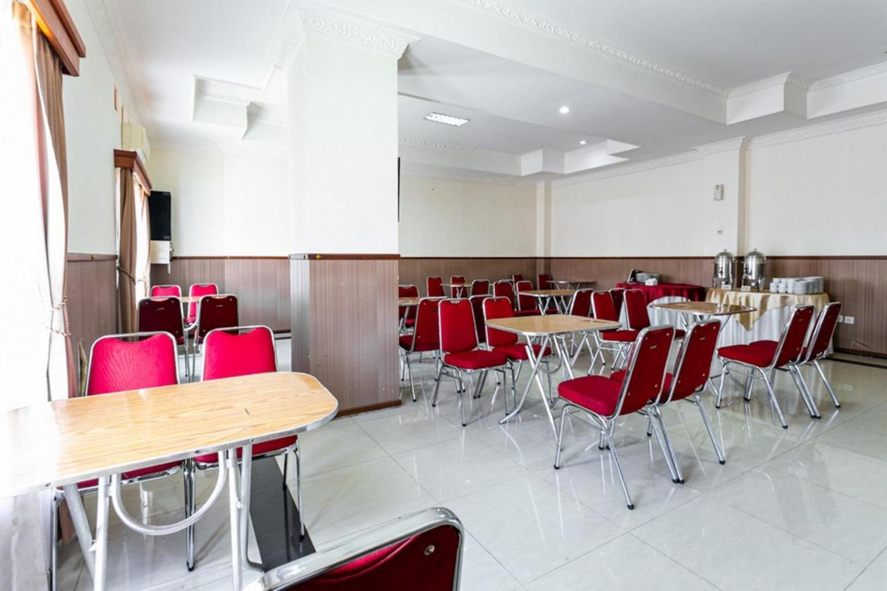 Reddoorz Plus Near Alun Alun Karanganyar Surakarta  Екстер'єр фото